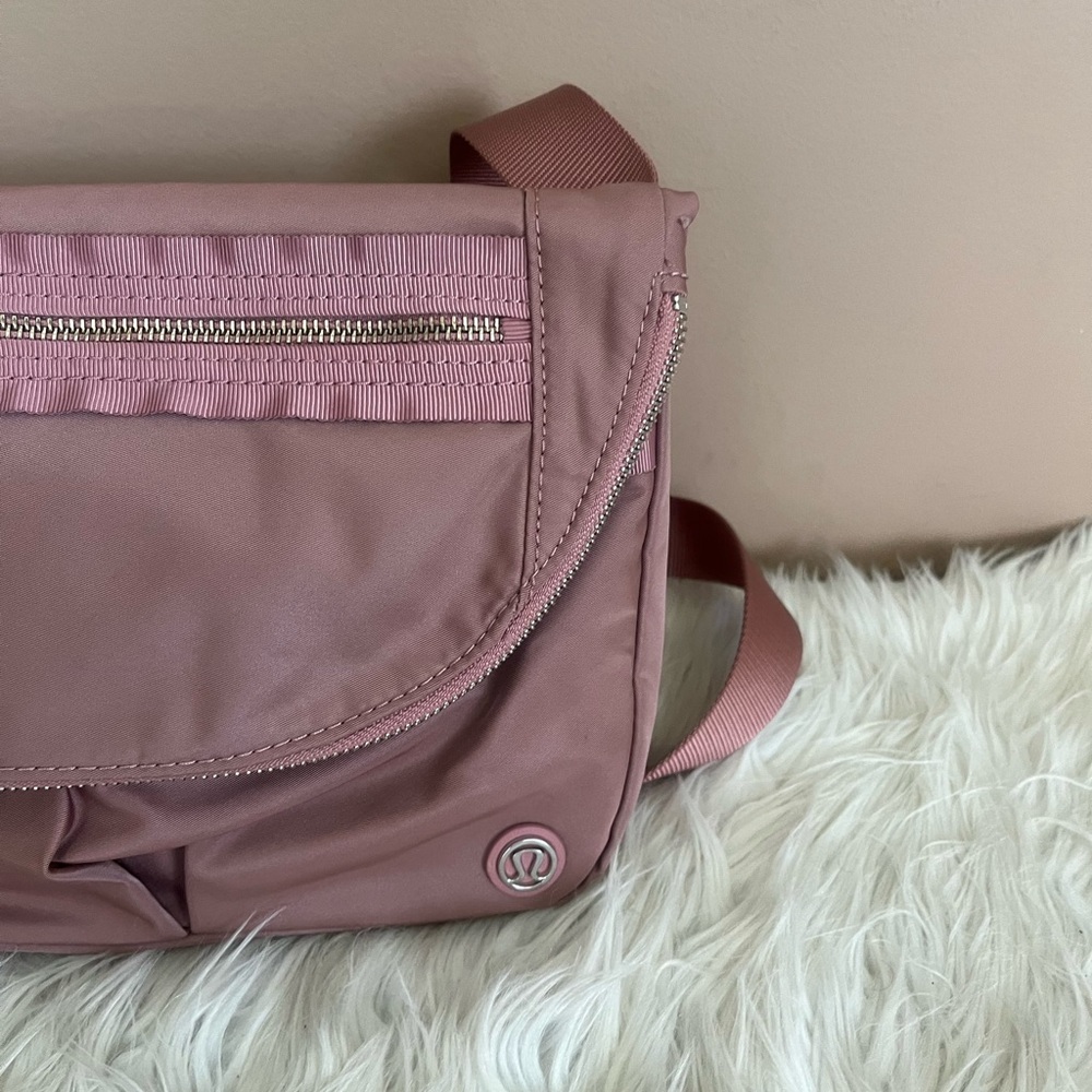 {Lululemon} Festival Bag II 5L in Quicksand - Picture 3 of 13